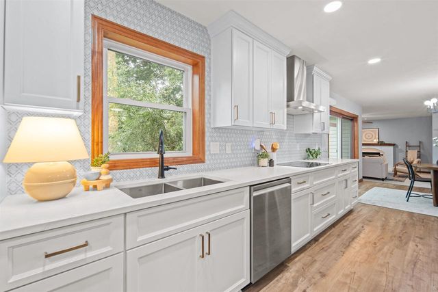 3509 S BARKER LANE, Appleton, WI 54915