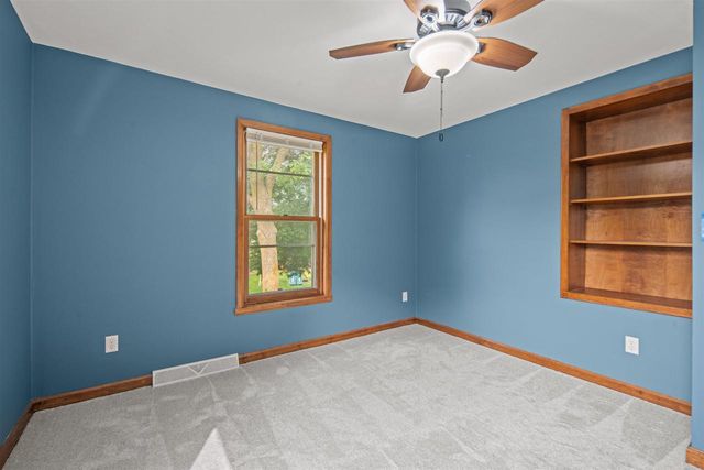 3509 S BARKER LANE, Appleton, WI 54915