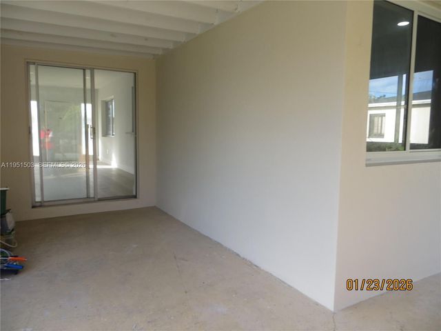 7435 SW 22nd St, Miami, FL 33155