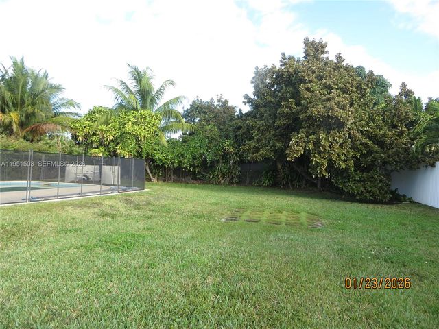 7435 SW 22nd St, Miami, FL 33155