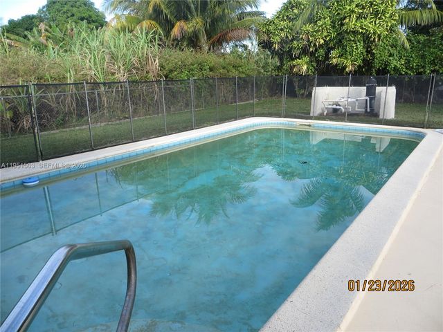 7435 SW 22nd St, Miami, FL 33155