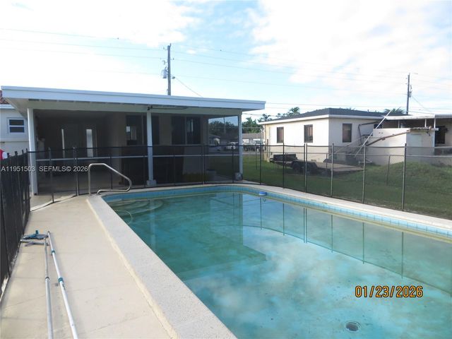 7435 SW 22nd St, Miami, FL 33155