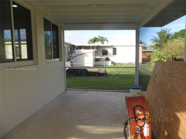 7435 SW 22nd St, Miami, FL 33155