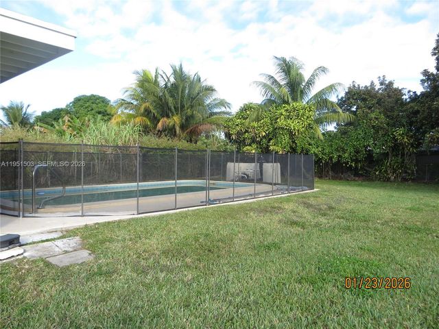 7435 SW 22nd St, Miami, FL 33155