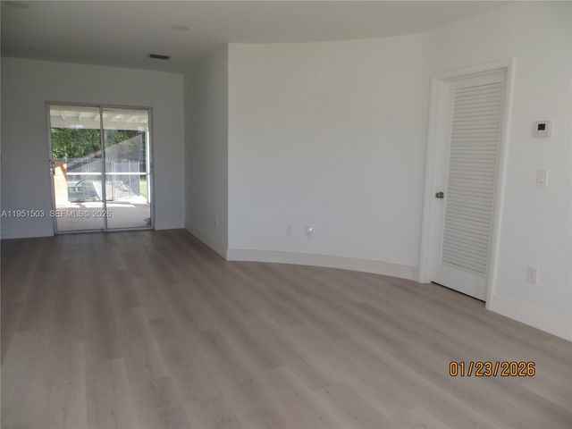 7435 SW 22nd St, Miami, FL 33155