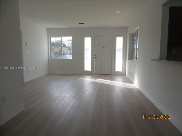 7435 SW 22nd St, Miami, FL 33155