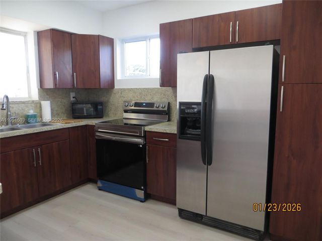 7435 SW 22nd St, Miami, FL 33155