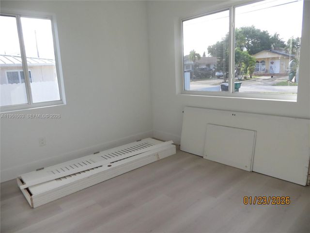 7435 SW 22nd St, Miami, FL 33155