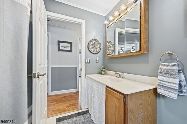 8 Bordeaux Ter, West Milford Twp., NJ 07480