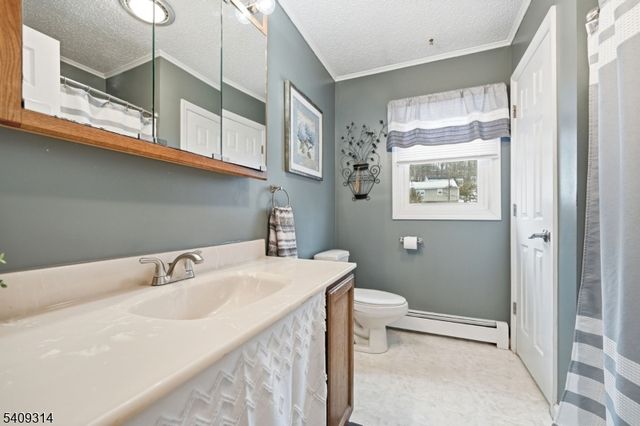 8 Bordeaux Ter, West Milford Twp., NJ 07480