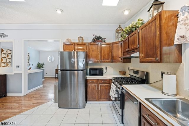 8 Bordeaux Ter, West Milford Twp., NJ 07480