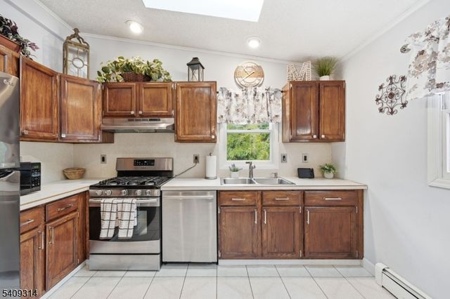 8 Bordeaux Ter, West Milford Twp., NJ 07480