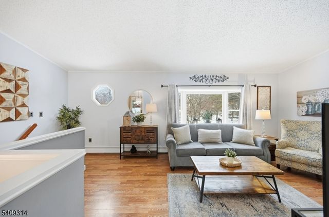 8 Bordeaux Ter, West Milford Twp., NJ 07480