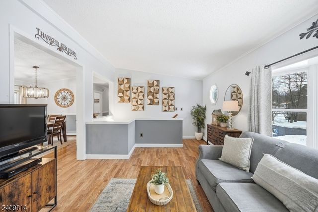 8 Bordeaux Ter, West Milford Twp., NJ 07480