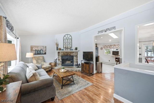 8 Bordeaux Ter, West Milford Twp., NJ 07480