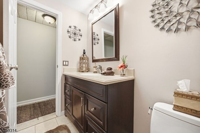 8 Bordeaux Ter, West Milford Twp., NJ 07480