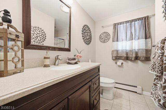 8 Bordeaux Ter, West Milford Twp., NJ 07480