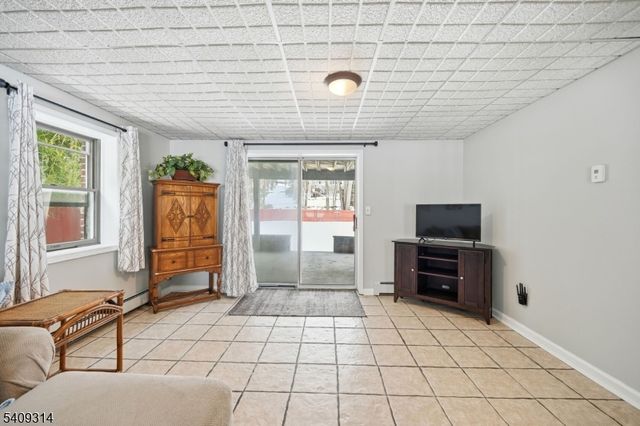 8 Bordeaux Ter, West Milford Twp., NJ 07480