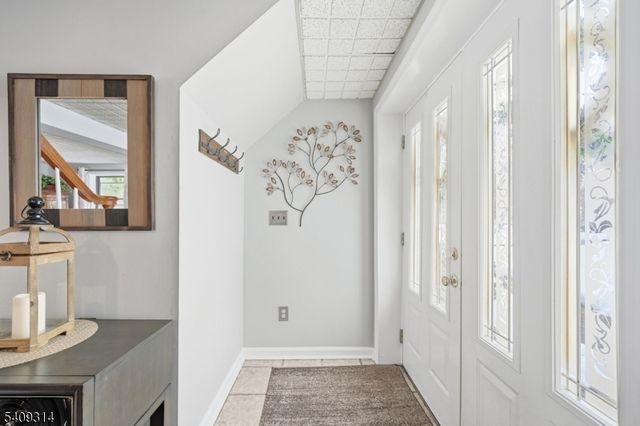 8 Bordeaux Ter, West Milford Twp., NJ 07480