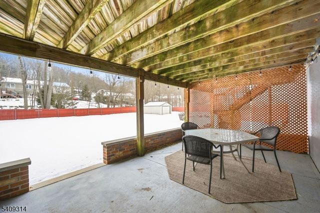 8 Bordeaux Ter, West Milford Twp., NJ 07480