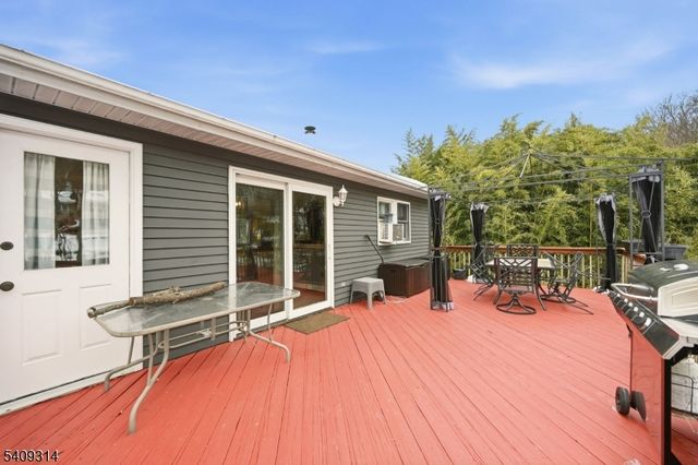 8 Bordeaux Ter, West Milford Twp., NJ 07480