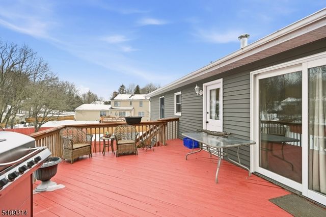 8 Bordeaux Ter, West Milford Twp., NJ 07480