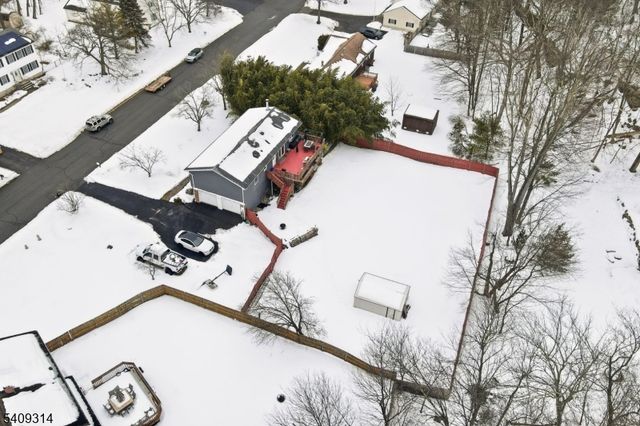 8 Bordeaux Ter, West Milford Twp., NJ 07480