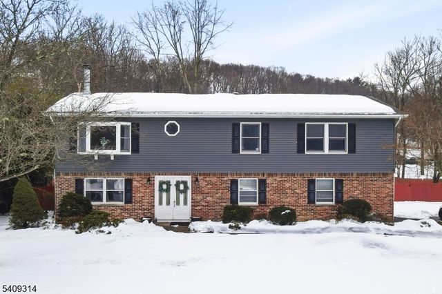 8 Bordeaux Ter, West Milford Twp., NJ 07480