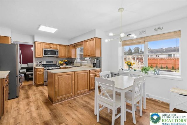 402 Florentine Drive, Forks Twp, PA 18040