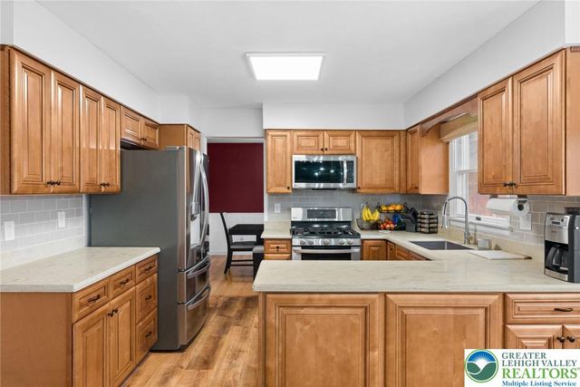 402 Florentine Drive, Forks Twp, PA 18040