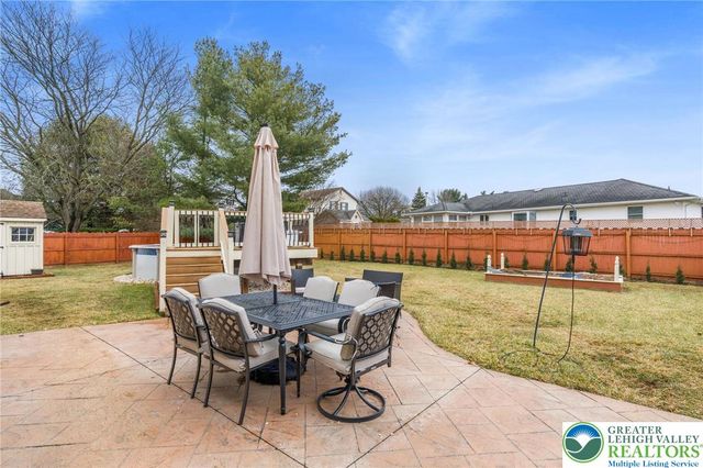 402 Florentine Drive, Forks Twp, PA 18040