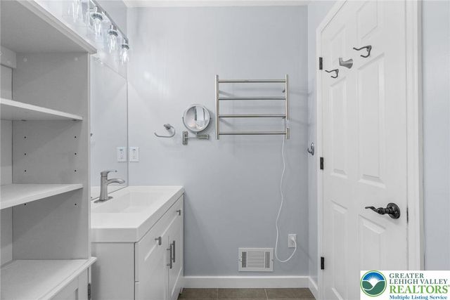 402 Florentine Drive, Forks Twp, PA 18040