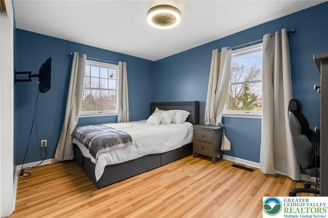 402 Florentine Drive, Forks Twp, PA 18040