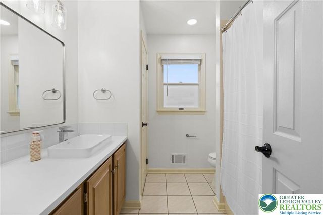 402 Florentine Drive, Forks Twp, PA 18040