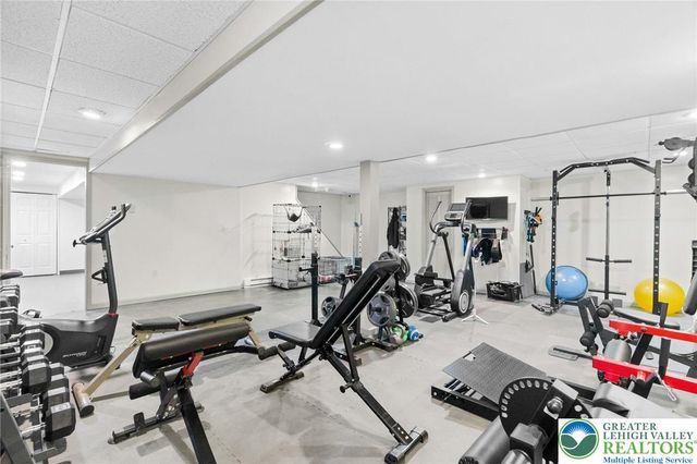 402 Florentine Drive, Forks Twp, PA 18040