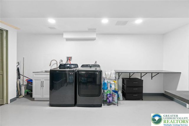 402 Florentine Drive, Forks Twp, PA 18040