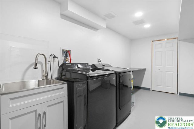 402 Florentine Drive, Forks Twp, PA 18040