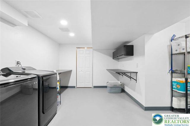 402 Florentine Drive, Forks Twp, PA 18040