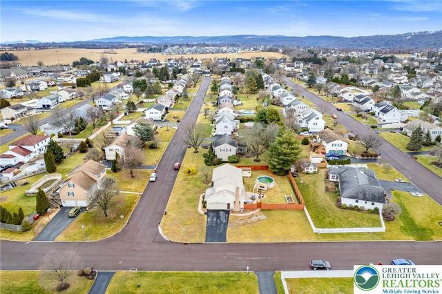 402 Florentine Drive, Forks Twp, PA 18040