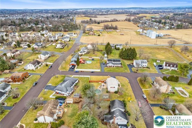 402 Florentine Drive, Forks Twp, PA 18040