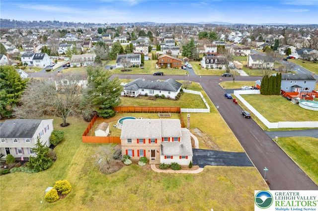 402 Florentine Drive, Forks Twp, PA 18040