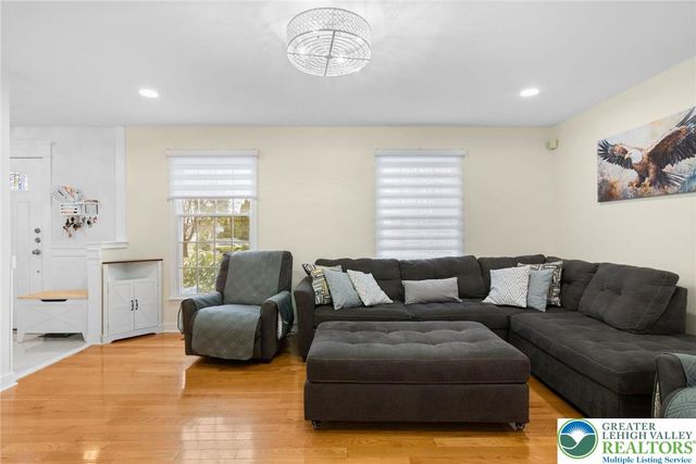 402 Florentine Drive, Forks Twp, PA 18040