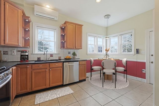 43 Leonard St, Waltham, MA 02451