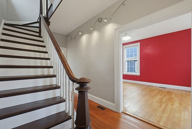 43 Leonard St, Waltham, MA 02451