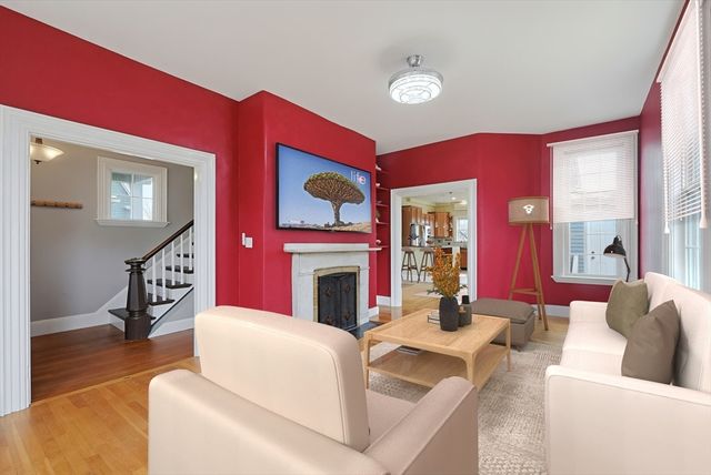 43 Leonard St, Waltham, MA 02451