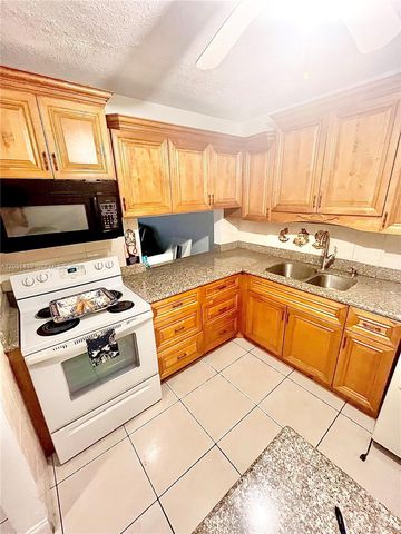 2581 N Garden Drive N 203, Lake Worth, FL 33461