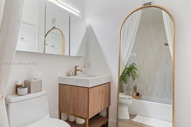 721 Biltmore Way 101, Coral Gables, FL 33134