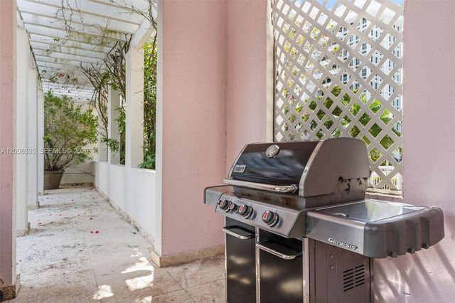 721 Biltmore Way 101, Coral Gables, FL 33134