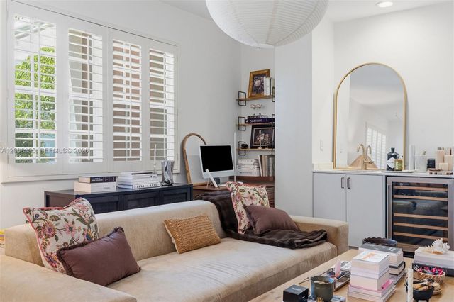 721 Biltmore Way 101, Coral Gables, FL 33134