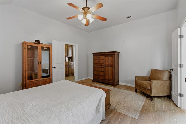 1812 NE 1st Street, Moore, OK 73160